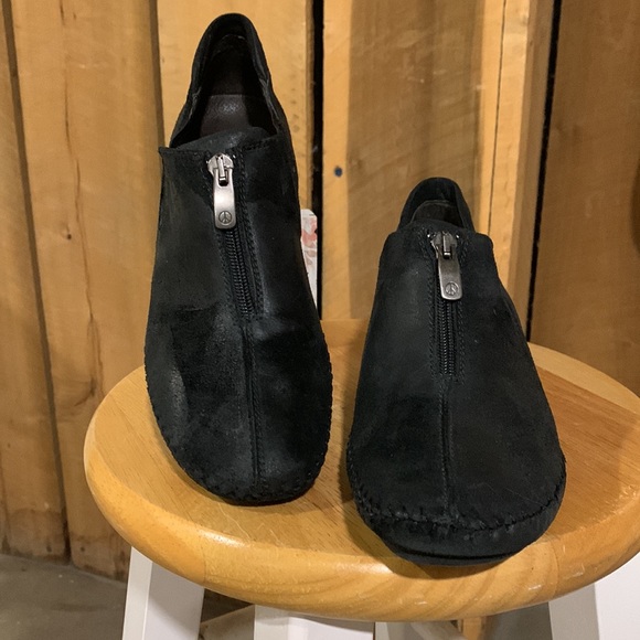 Donald J Pliner shoes - Picture 2 of 10